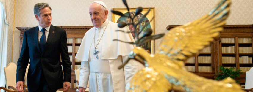 El papa Francisco, con el secretario de Estado de Estados Unidos, Antony Blinken, en el Vaticano