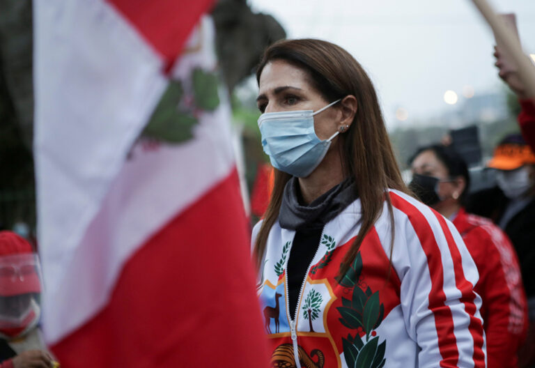 Los Obispos peruanos instan a respetar la democracia