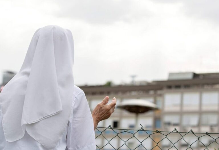 El paciente Francisco, preocupado por los niños de oncología del Gemelli