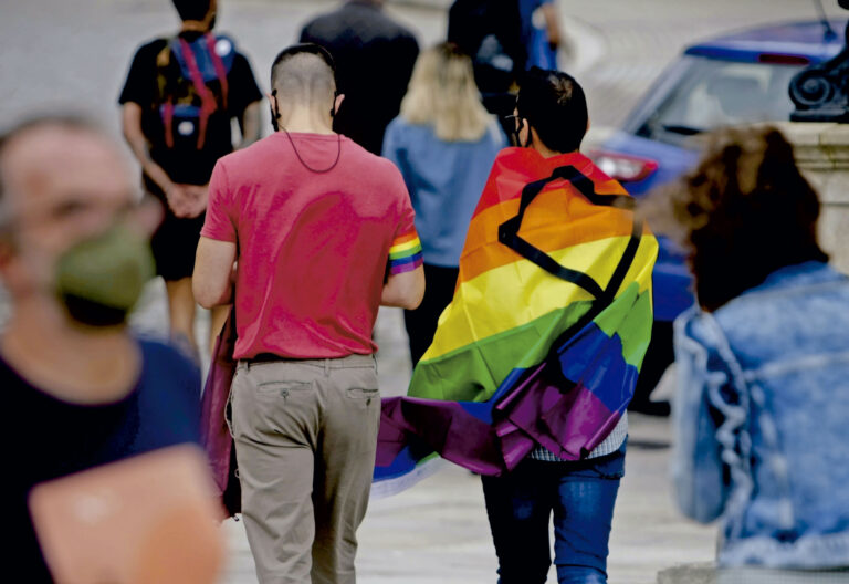 Ser gay no se cura, se acompaña