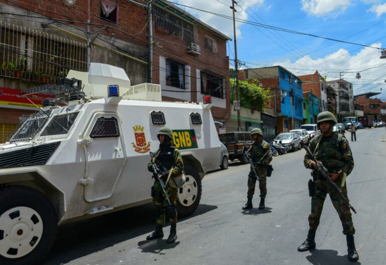 El régimen venezolano hace operativos en la cota 905 en busca de los criminales que desde hace años ha protegido