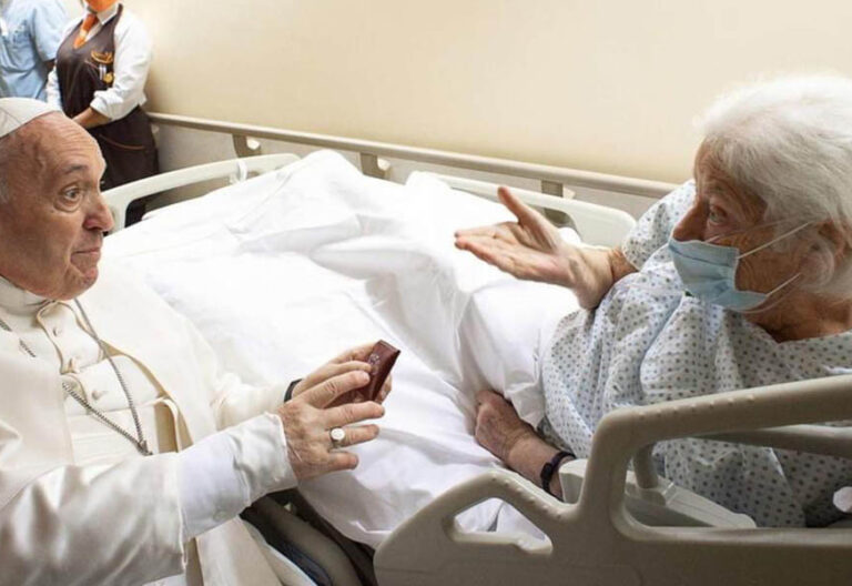 Las 6 mejores fotos del papa Francisco para celebrar el Día Mundial de la Fotografía