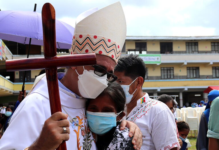 Miguel Cadenas se posesiona como obispo de Iquitos