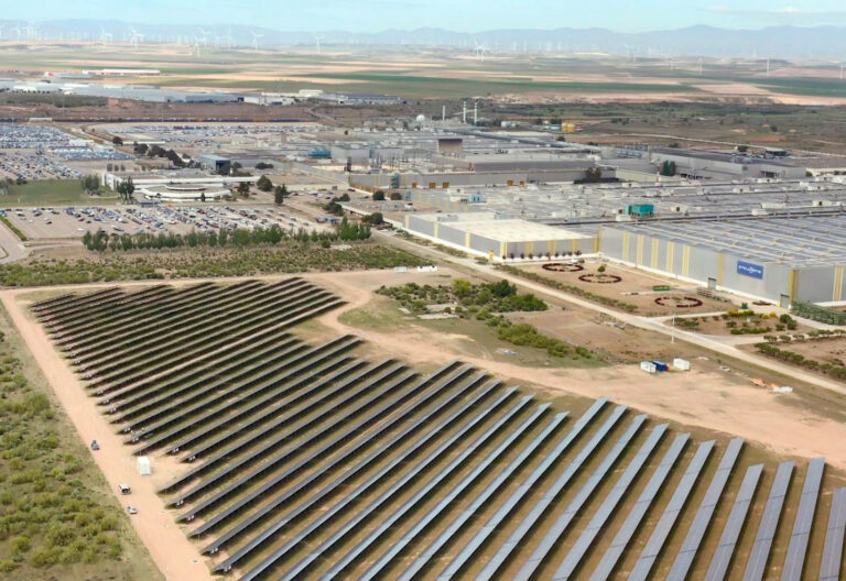 Economía. Industria, planta fotovoltaica