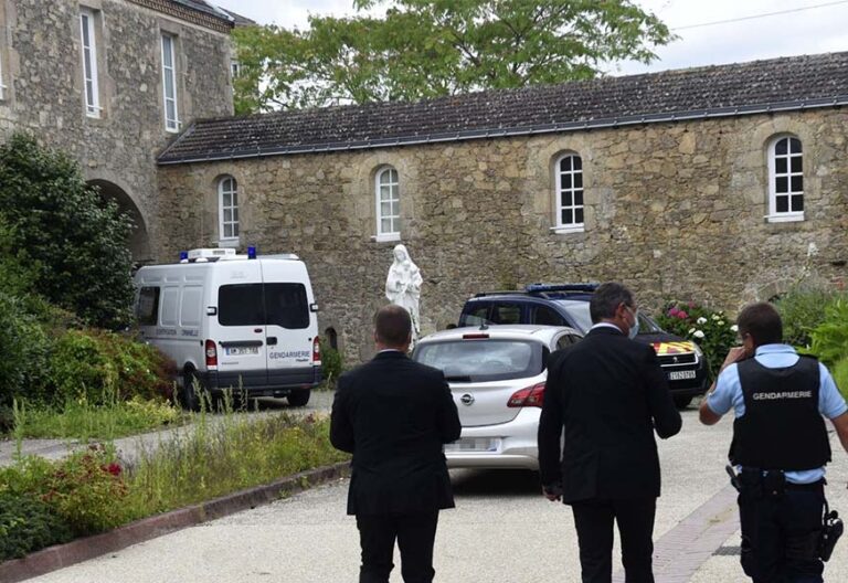 Macron, sobre el sacerdote asesinado en Francia: “Llevaba en su rostro la generosidad y el amor