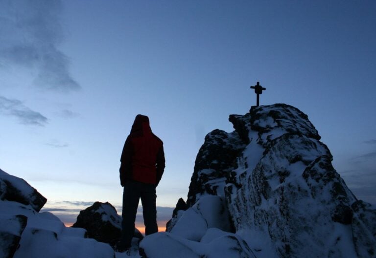 hombre, cruz, paisaje