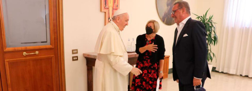 Carlos Herrera entrevista al papa Francisco con Eva Fernández