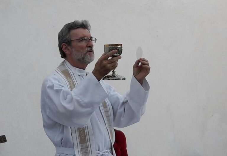capellán de Su Santidad Luis Villarreal