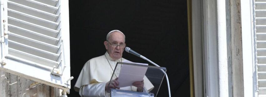 Francisco en el ángelus: “No nos sorprendamos si Jesucristo nos pone en crisis”