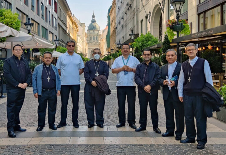 Los obispos ecuatorianos en Budapest