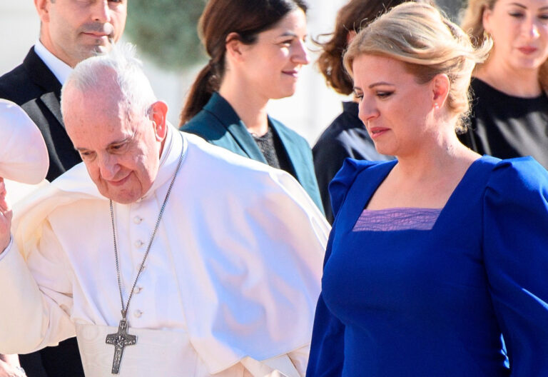 El papa Francisco, con la presidente de Eslovaquia