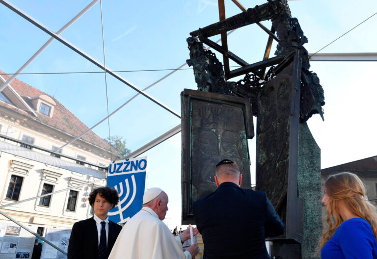 El papa Francisco, en Eslovaquia con la comunidad judía