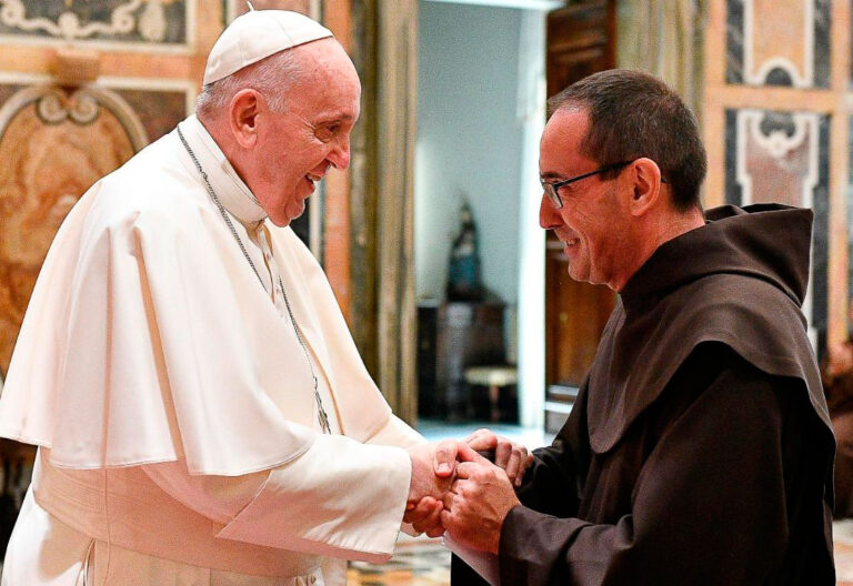 El papa Francisco, con Miguel Márquez, nuevo superior general de los Carmelitas Descalzos