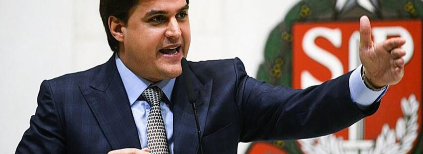 El diputado bolsonarista descargó su ira contra el papa Francisco y obispos brasileños