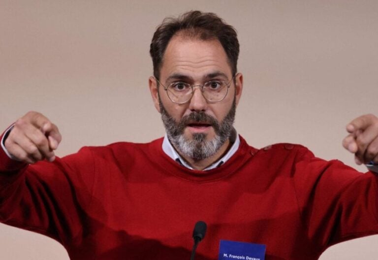 Las víctimas francesas de la pederastia exigen la dimisión en bloque de los obispos