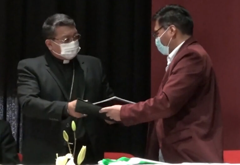 La Iglesia boliviana firma convenio con el Gobierno
