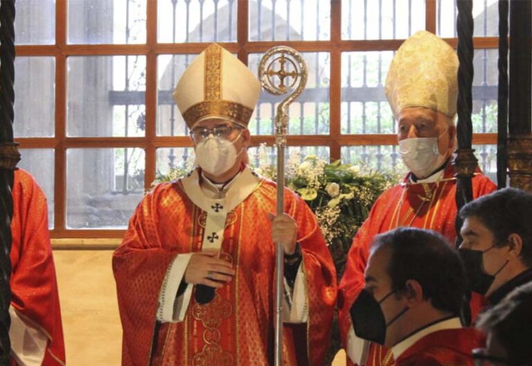 El arzobispo de Toledo pide perdón a la vez por el videoclip de Tangana, los abusos sexuales y los