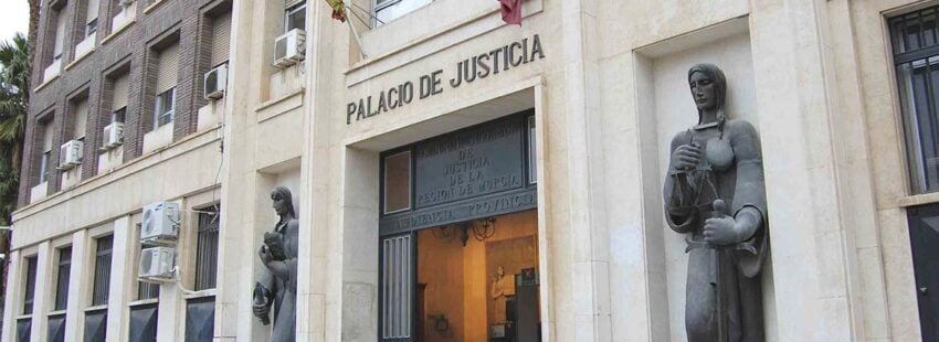 20 meses de cárcel a un cura de Murcia por lucrarse oficiando matrimonios de conveniencia