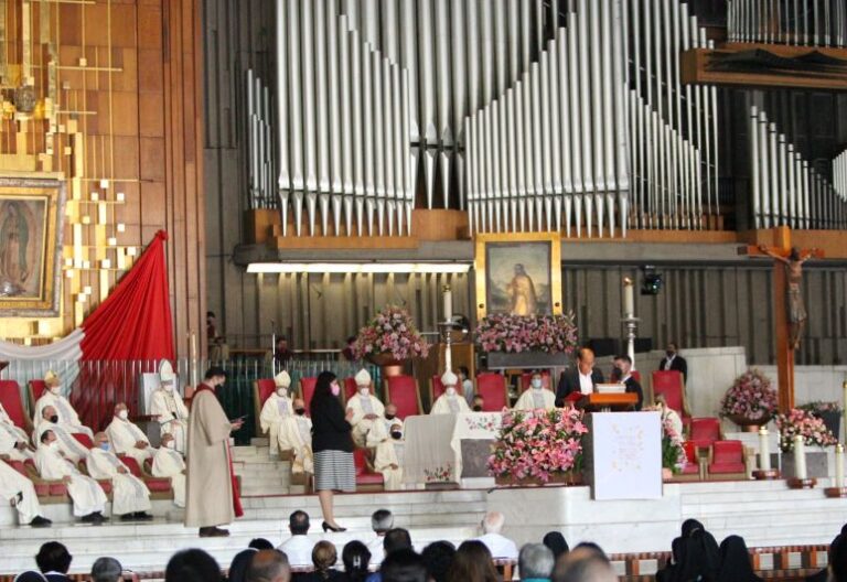 Misa en la Basílica de Guadalupe