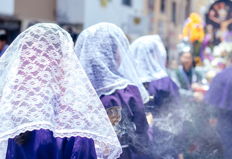 Las procesiones en Lima por el Cristo moreno