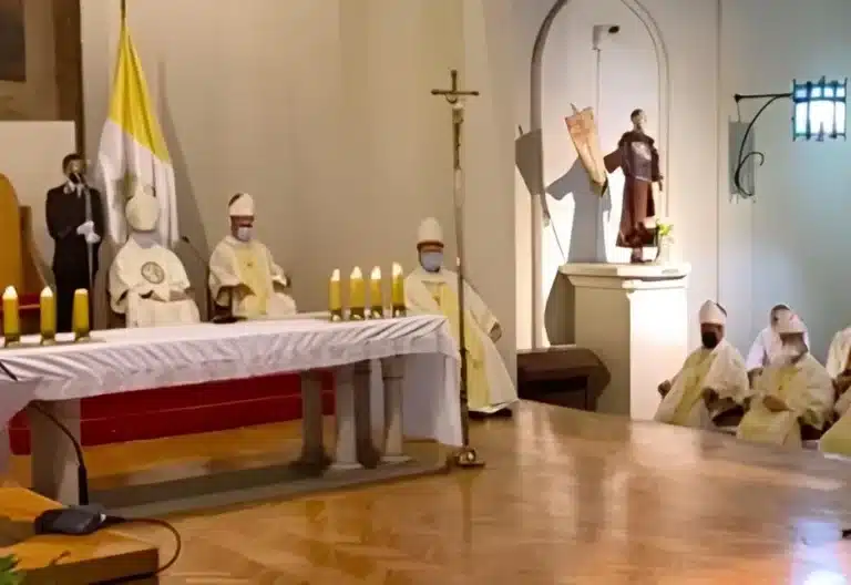 Chile: Pedro Ossandón tomó posesión del Obispado Castrense