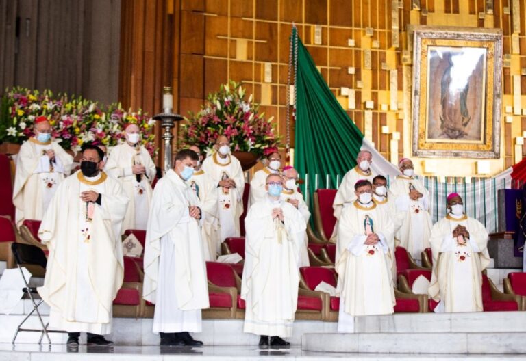 obispos en la Basílica-Asamblea Eclesial