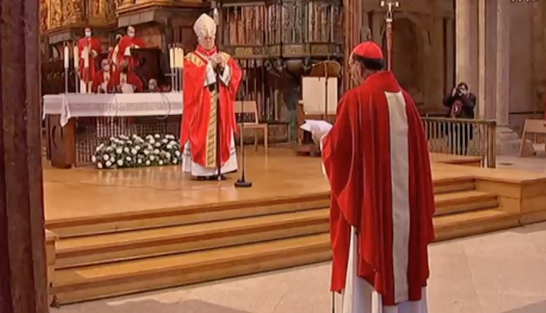 El cardenal Omella pone a los pies del apóstol Santiago el sufrimiento por el volcán de La Palma