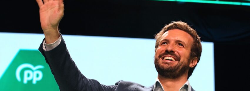 Pablo Casado acude, sin saberlo, a una misa en la que se rezó por Franco