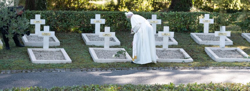 Papa Francisco misa difuntos