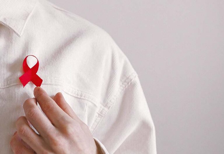 Francisco, junto a quienes cuidan a los enfermos de sida