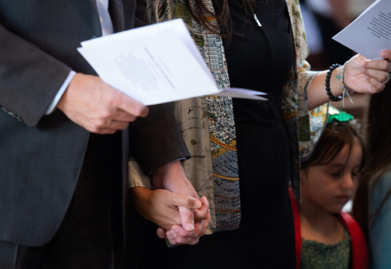 Cinco consejos prácticos de Francisco a las familias por carta: “Arranquen una sonrisa al otro”