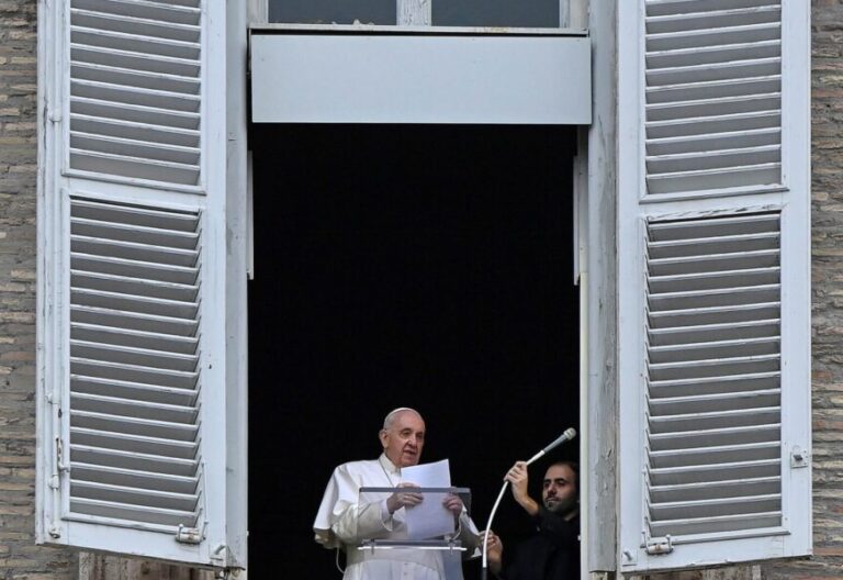 El Papa, en la fiesta de la Inmaculada: “Ante los que migran, no podemos callar”