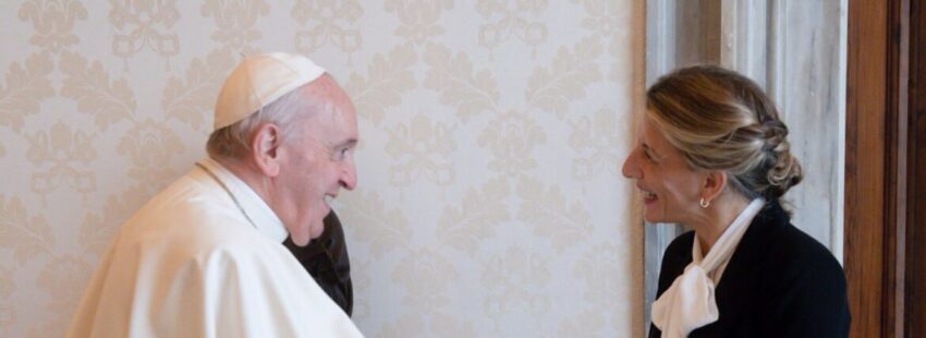 yolanda díaz y el papa francisco en 2021