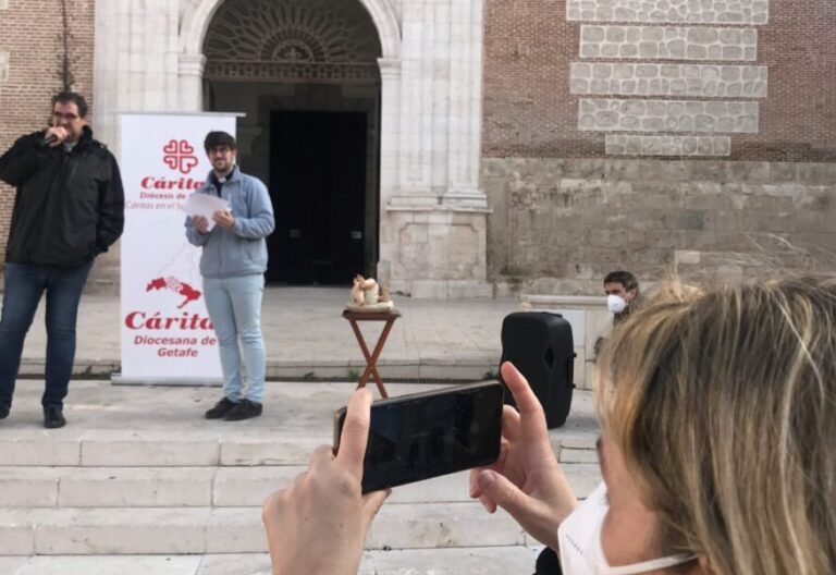 Un aguinaldo para Cáritas, al ritmo del padre Damián