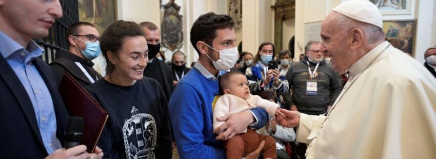 Francisco escribe a los matrimonios con motivo del Año de la Familia: “Primeread en la
