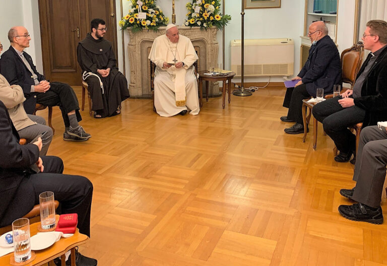 El papa Francisco, con los jesuitas de Grecia