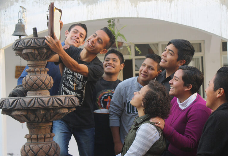 Los líderes católicos de América Latina reúnen a los jóvenes en retiro navideño