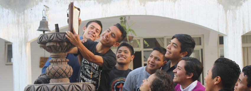 Los líderes católicos de América Latina reúnen a los jóvenes en retiro navideño