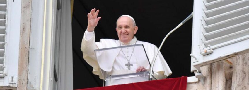 El Papa pide en el ángelus que “no nos olvidemos de Ucrania en las próximas semanas y meses”