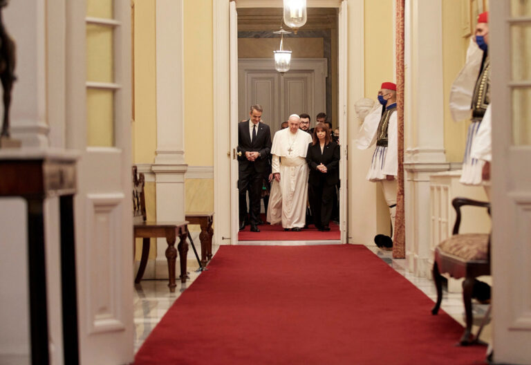 El papa Francisco, en el palacio presidencial de Atenas (Grecia)