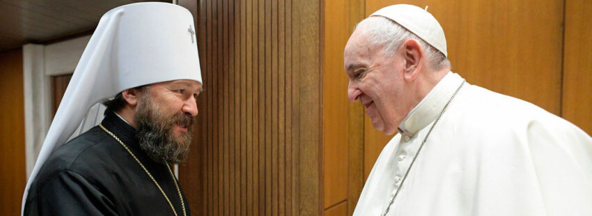 El papa Francisco con el metropolita Hilarión