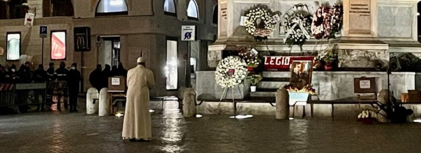 El madrugón de Francisco para venerar a la Inmaculada: a las seis y cuarto en la plaza de España