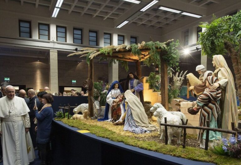 Cien belenes para celebrar la Navidad en el Vaticano