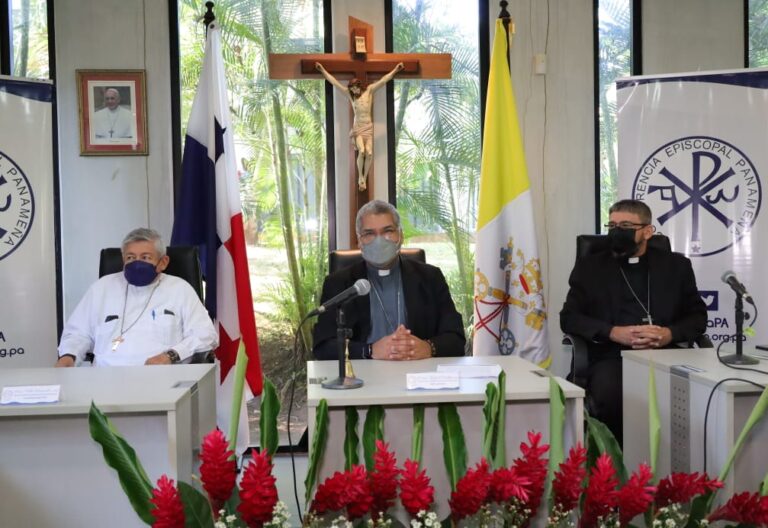 Obispos panameños al cierre de su 216 asamblea