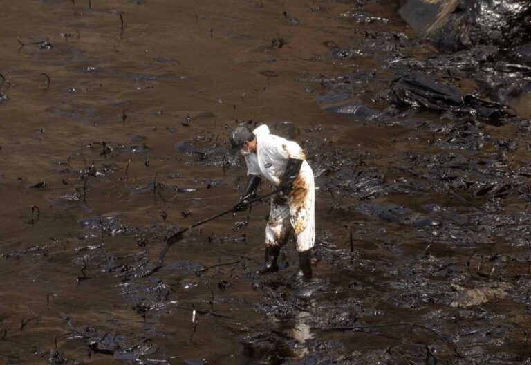 Un derrame petrolero en Perú ha dejado grandes impactos ecológicos