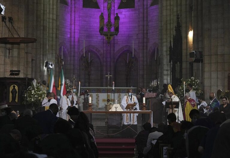 Sudáfrica despide al obispo Desmond Tutu