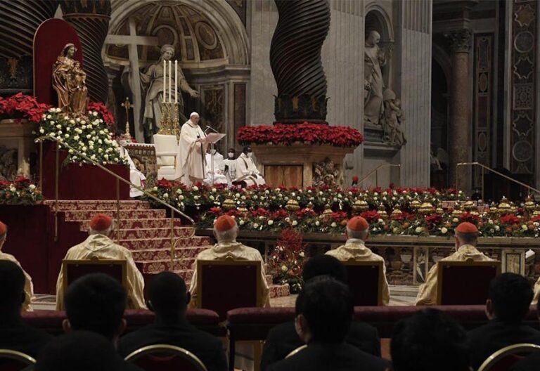 Francisco propone acudir a la “escuela de los magos” para que “el Espíritu nos sugiera