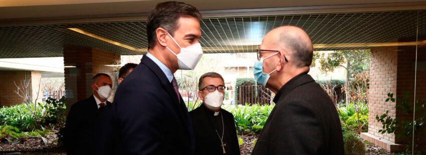 El presidente del Gobierno, Pedro Sánchez, junto al presidente de la Conferencia Episcopal