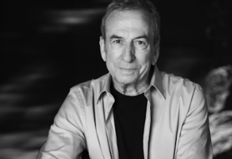 El CEU galardona a José Luis Perales por su compromiso y apoyo a los niños en situación de