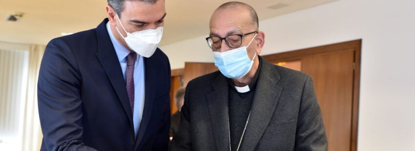 El presidente del Gobierno, Pedro Sánchez, junto al presidente de la Conferencia Episcopal